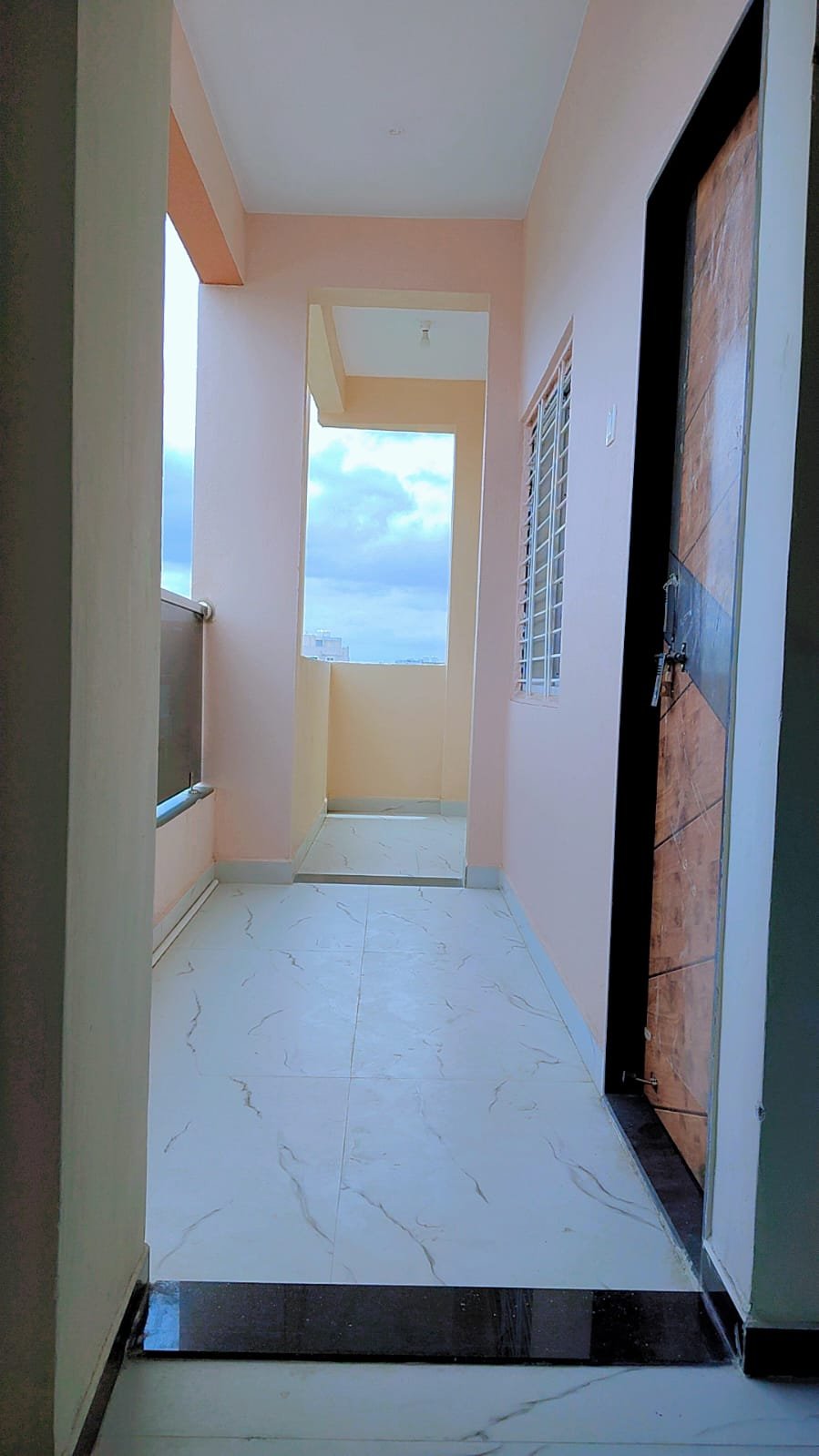 गॅलरी व बाल्कनी परिसर